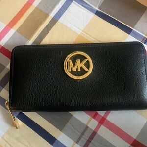 Large Michael Kors Zip wallet in black leather